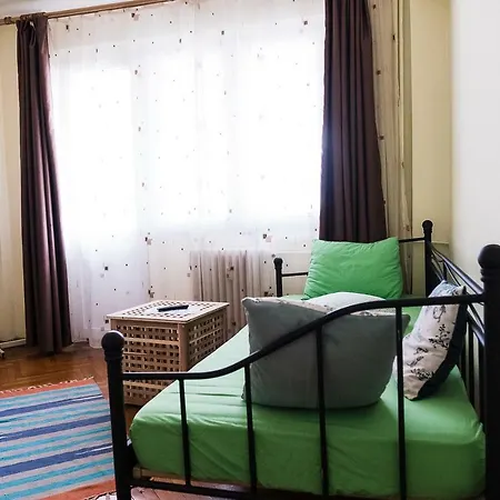 Nouveau Apartment *
