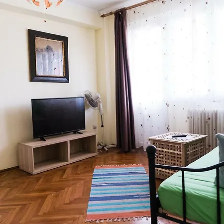 Nouveau Apartment *